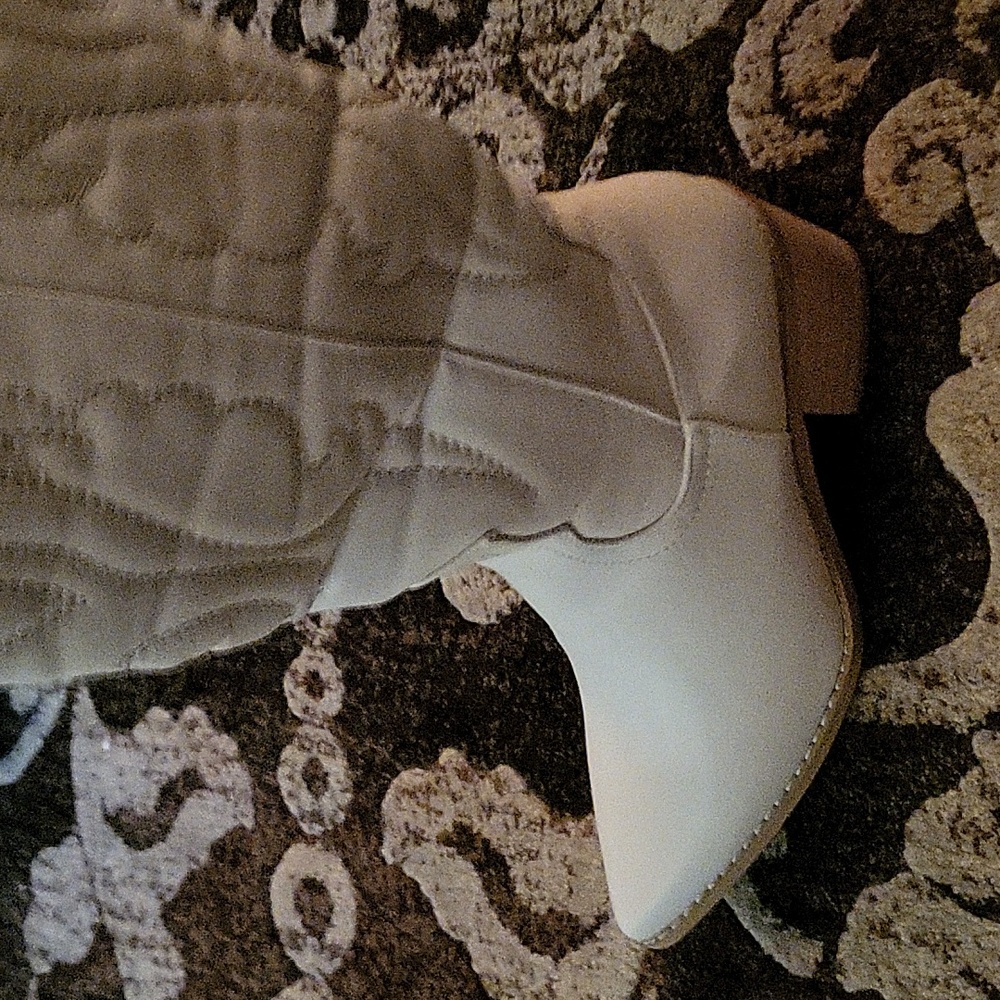 Cream boots - Picture 4 of 5